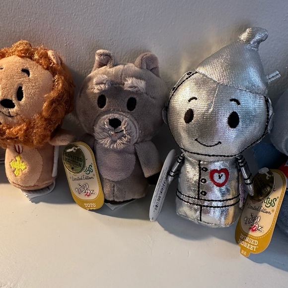 Whimsical set of 8 Wizard of Oz Hallmark itty bitty’s 🦁 🐶 👧 - Picture 4 of 10